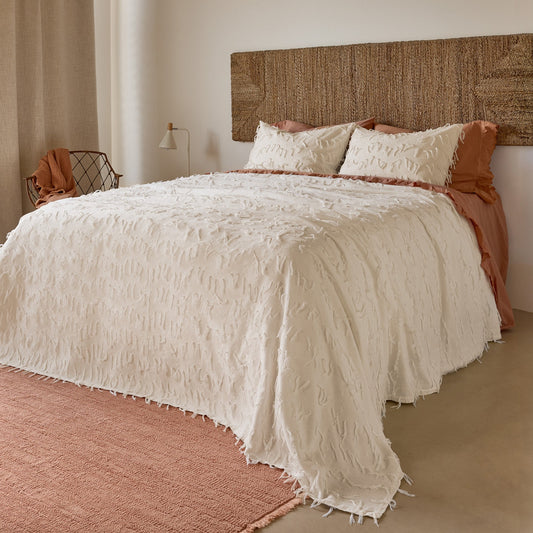 Relocating to the Algarve? Your Essential Bedding & Décor Guide for a Stress-Free Move