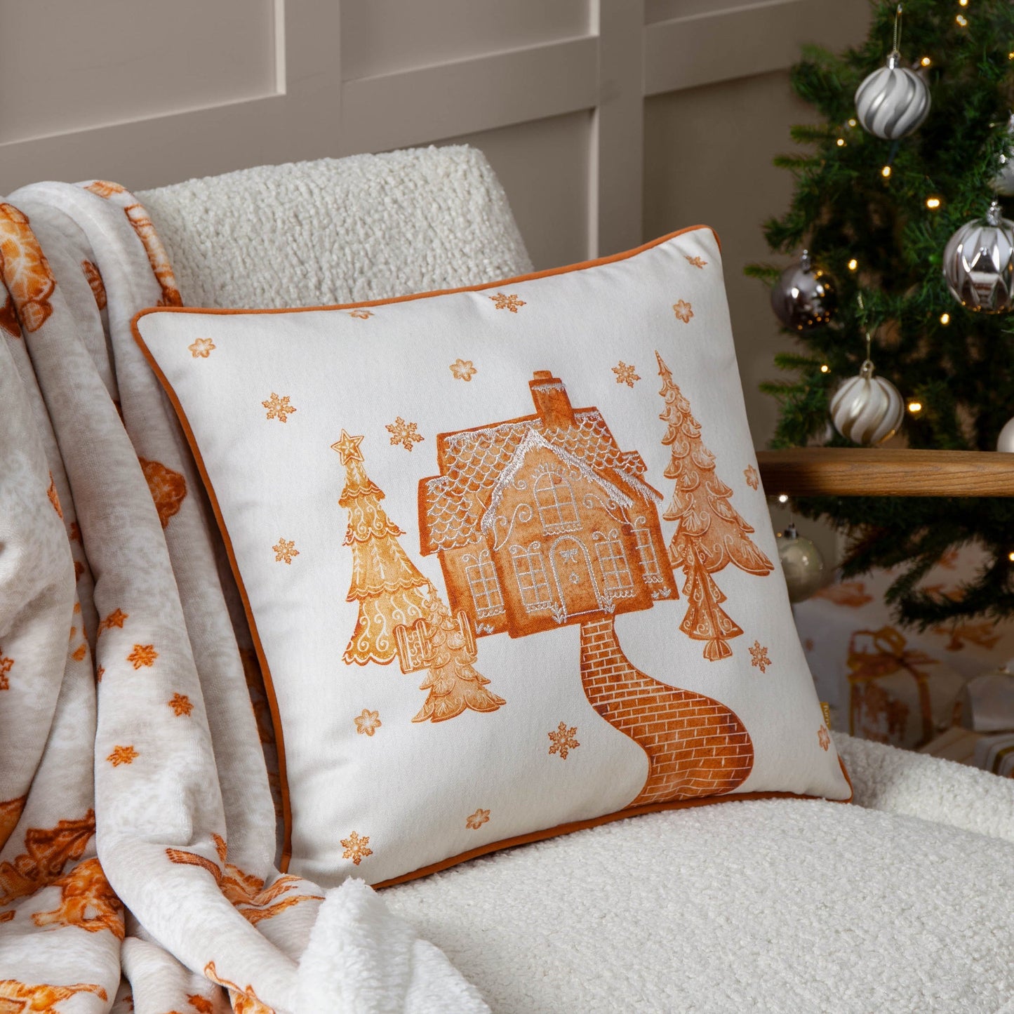 Decorative Indoor Christmas Cushion "Gretel"